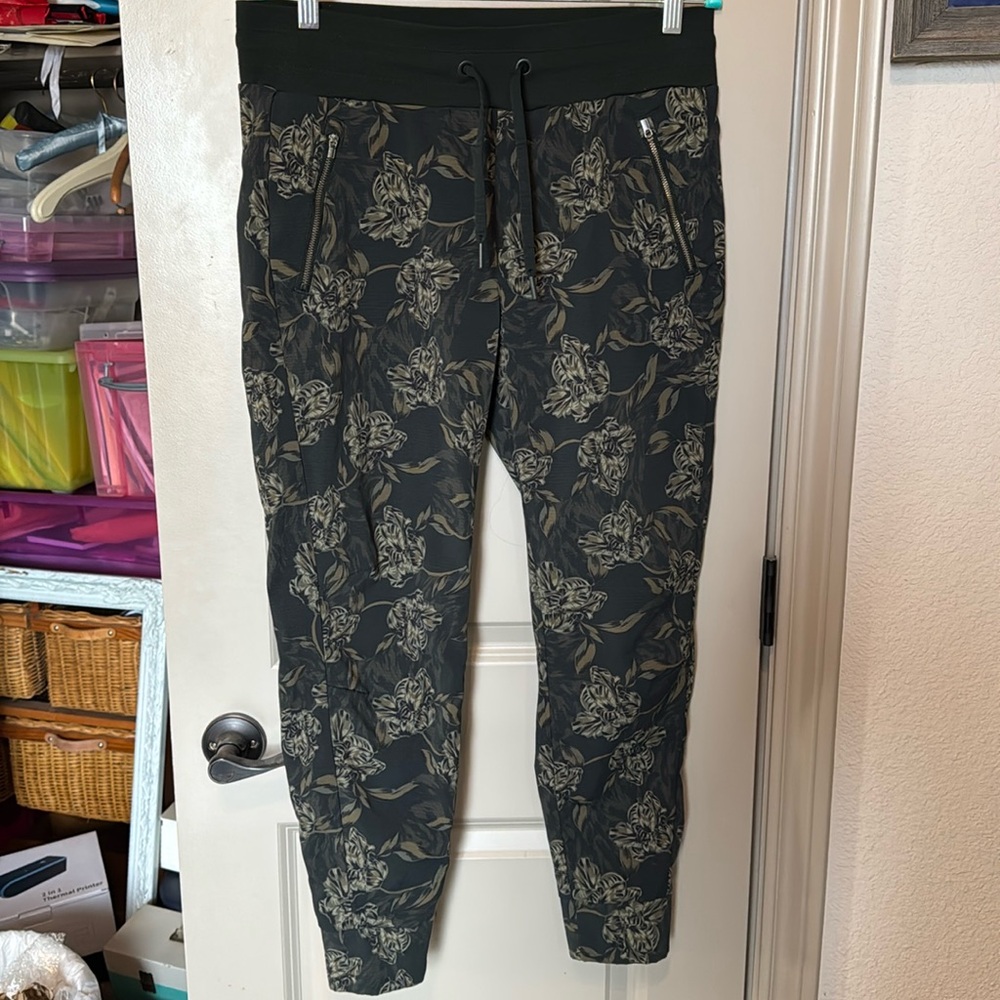 Athleta Trekkie North Printed Jogger Green Floral Size 10